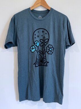 Wohven Graphic T-Shirt Mens Medium Blue Teal Flowers Stars Crew Neck
